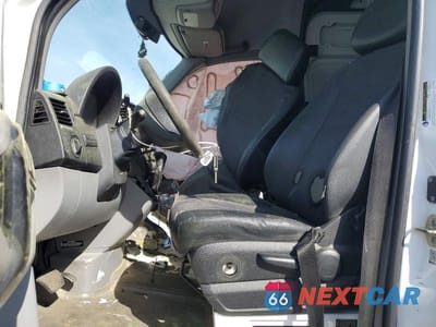 Zdjęcie 7 z 13 samochodu: 2017 MERCEDES BENZ SPRINTER 2500 DELIVERY VAN VIN:WD3PE8CD5HP536291 - miniatura