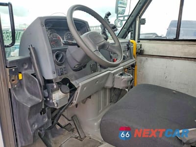 Zdjęcie 8 z 12 samochodu: 2012 ISUZU NPR HD DELIVERY TRUCK VIN:JALB4T171C7W00515 - miniatura