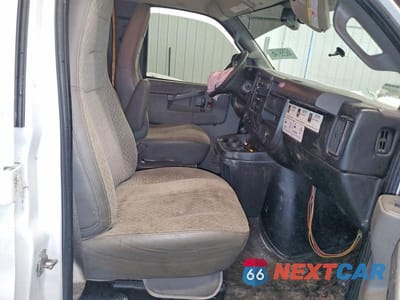 Zdjęcie 11 z 14 samochodu: 2019 CHEVROLET EXPRESS 2500 CARGO UTILITY / SERVICE VAN VIN:1GCWGAFGXH1137999 - miniatura