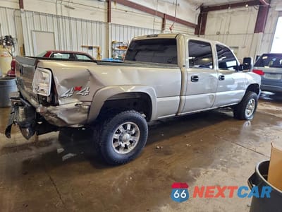 Trzecie zdjęcie samochodu z tyłu: 2001 CHEVROLET SILVERADO K2500 HEAVY DUTY VIN:1GCHK23131F208370 - miniatura