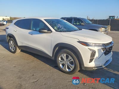 Czwarte zdjęcie samochodu z boku: 2024 CHEVROLET TRAX LS VIN:KL77LFE23RC123318 - miniatura