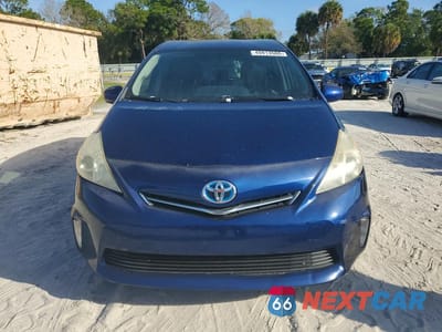 Piąte zdjęcie samochodu w środku: 2013 TOYOTA PRIUS V TWO VIN:JTDZN3EU9D3219114 - miniatura