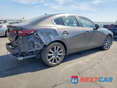 Trzecie zdjęcie samochodu z tyłu: 2020 MAZDA 3 PREFERRED VIN:3MZBPADL6LM127414 - miniatura