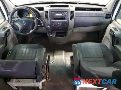 Zdjęcie 8 z 12 samochodu: 2012 MERCEDES-BENZ SPRINTER 2500 VIN:WD4PE8CC7C5645276 - miniatura
