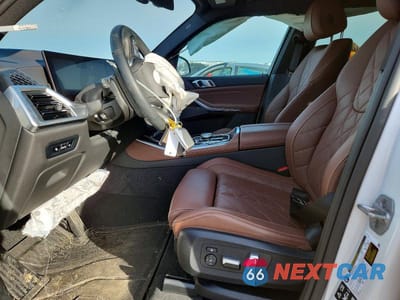Zdjęcie 7 z 12 samochodu: 2025 BMW X5 XDRIVE40I VIN:5UX23EU01S9W98560 - miniatura