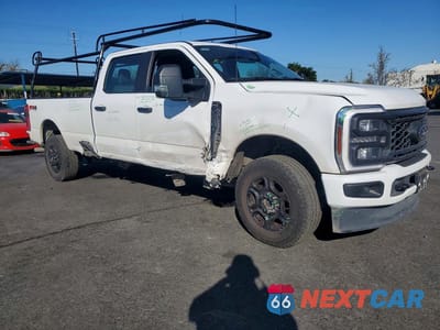 Czwarte zdjęcie samochodu z boku: 2024 FORD F250 SUPER DUTY VIN:1FT8W2BA2REE78360 - miniatura