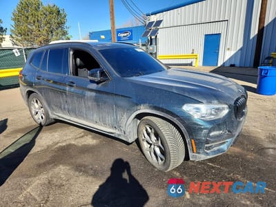 Czwarte zdjęcie samochodu z boku: 2021 BMW X3 XDRIVE30I VIN:5UXTY5C03M9F26124 - miniatura