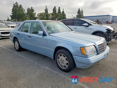 Czwarte zdjęcie samochodu z boku: 1995 MERCEDES-BENZ E 320 BASE VIN:WDBEA32E6SC241686 - miniatura