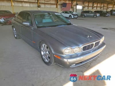Czwarte zdjęcie samochodu z boku: 2004 JAGUAR XJ8 VIN:SAJWA71C04SG25165 - miniatura
