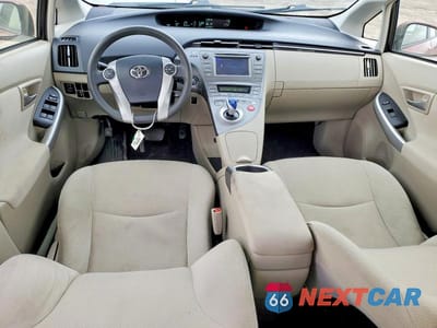 Zdjęcie 8 z 11 samochodu: 2014 TOYOTA PRIUS TWO VIN:JTDKN3DU9E1738051 - miniatura