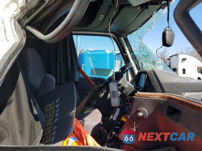 Piąte zdjęcie samochodu w środku: 2020 INTERNATIONAL LT625 SEMI TRUCK VIN:3HSDZAPR1LN607884 - miniatura