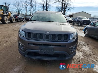 Piąte zdjęcie samochodu w środku: 2018 JEEP COMPASS LATITUDE VIN:3C4NJDBB3JT134952 - miniatura