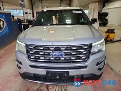 Piąte zdjęcie samochodu w środku: 2017 FORD EXPLORER XLT VIN:1FM5K8D87HGC26873 - miniatura