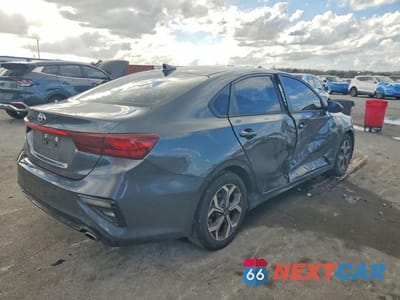 Trzecie zdjęcie samochodu z tyłu: 2021 KIA FORTE LXS VIN:3KPF24AD0ME291299 - miniatura