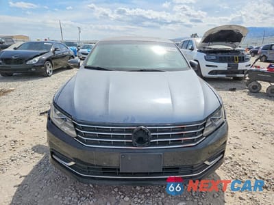 Piąte zdjęcie samochodu w środku: 2017 VOLKSWAGEN PASSAT SE VIN:1VWBT7A37HC063248 - miniatura