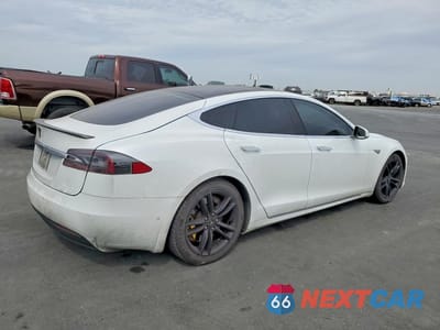 Trzecie zdjęcie samochodu z tyłu: 2016 TESLA MODEL S VIN:5YJSA1E18GF155873 - miniatura