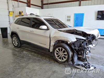Czwarte zdjęcie samochodu z boku: 2019 JEEP CHEROKEE LATITUDE VIN:1C4PJLCB0KD459633 - miniatura