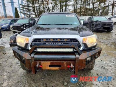 Piąte zdjęcie samochodu w środku: 2015 TOYOTA TACOMA V6 VIN:5TFUU4EN7FX112053 - miniatura