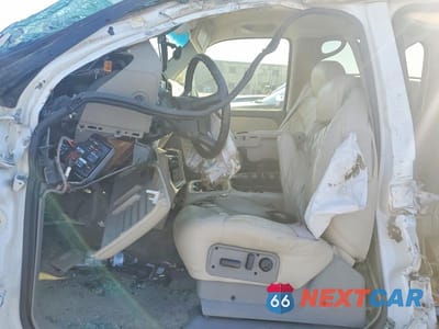 Zdjęcie 7 z 13 samochodu: 2001 GMC YUKON XL C1500 VIN:1GKEC16T21J159607 - miniatura