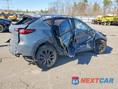Trzecie zdjęcie samochodu z tyłu: 2024 MAZDA CX-5 PREFERRED VIN:JM3KFBCL4R0501504 - miniatura