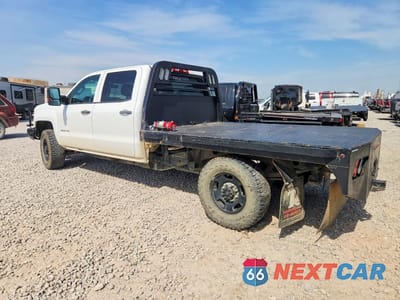 Drugie zdjęcie samochodu z przodu: 2015 CHEVROLET SILVERADO K2500 FLATBED TRUCK VIN:1GC1KUE8XFF539333 - miniatura