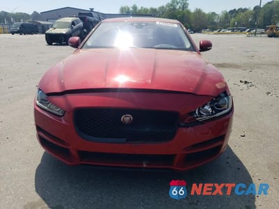 Piąte zdjęcie samochodu w środku: 2017 JAGUAR XE PRESTIGE VIN:SAJAE4BG3HA947547 - miniatura