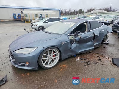 2013 TESLA MODEL S 5YJSA1CN4DFP20802 - główne zdjęcie licytacji z USA - miniatura