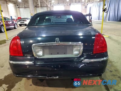Zdjęcie 6 z 12 samochodu: 2003 LINCOLN TOWN CAR SIGNATURE VIN:1LNHM82W33Y632368 - miniatura