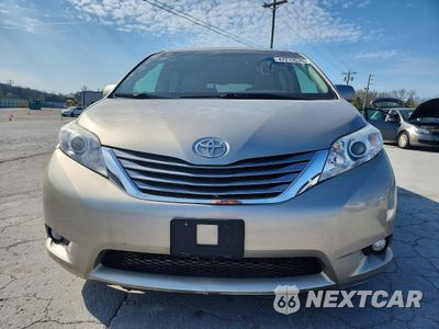 Piąte zdjęcie samochodu w środku: 2017 TOYOTA SIENNA XLE 7-PASSENGER VIN:5TDDZ3DC4HS174210 - miniatura