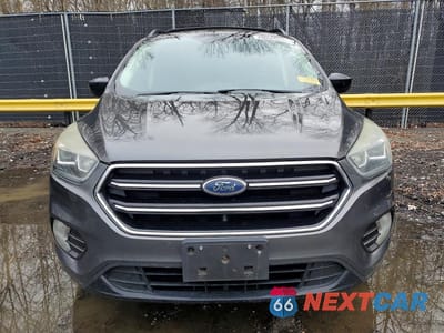 Piąte zdjęcie samochodu w środku: 2017 FORD ESCAPE SE VIN:1FMCU9GDXHUC36931 - miniatura