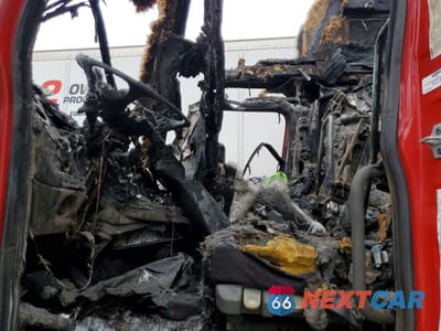 Piąte zdjęcie samochodu w środku: 2015 FREIGHTLINER CASCADIA SEMI TRUCK VIN:3AKJGLD65FSGA4985 - miniatura