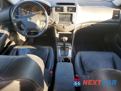 Zdjęcie 8 z 12 samochodu: 2003 HONDA ACCORD EX VIN:1HGCM66803A040189 - miniatura