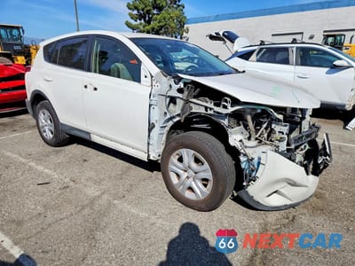 Czwarte zdjęcie samochodu z boku: 2015 TOYOTA RAV4 LE VIN:JTMZFREV0FJ028818 - miniatura