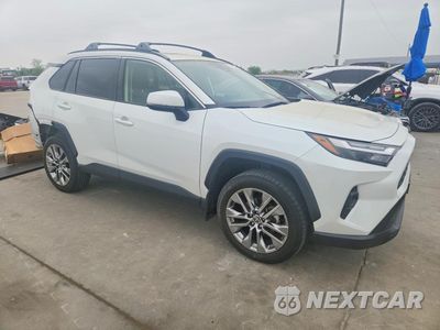 Czwarte zdjęcie samochodu z boku: 2023 TOYOTA RAV4 XLE PREMIUM VIN:JTMC1RFV2PD112285 - miniatura