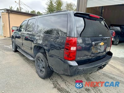 Trzecie zdjęcie samochodu z tyłu: 2013 CHEVROLET SUBURBAN K1500 LT VIN:1GNSKJE78DR138778 - miniatura