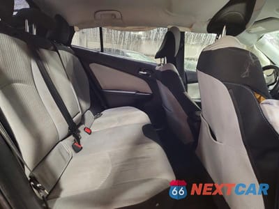 Zdjęcie 10 z 13 samochodu: 2018 TOYOTA PRIUS THREE VIN:JTDKARFU3J3065347 - miniatura