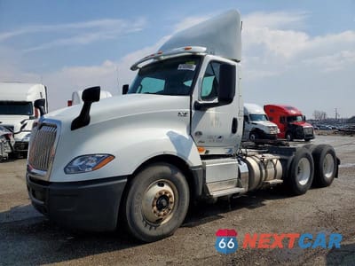 Drugie zdjęcie samochodu z przodu: 2019 INTERNATIONAL LT625 SEMI TRUCK VIN:3HSDZTZR1KN136276 - miniatura