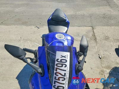 Piąte zdjęcie samochodu w środku: 2024 YAMAHA YZFR3 VIN:MH3RH18Y4RK015023 - miniatura