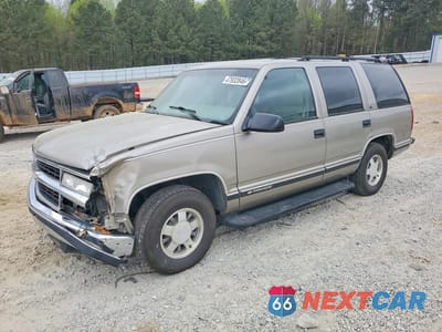 1999 CHEVROLET TAHOE C1500 1GNEC13R6XJ553695 - główne zdjęcie licytacji z USA - miniatura