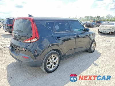 Trzecie zdjęcie samochodu z tyłu: 2020 KIA SOUL S VIN:KNDJ23AU9L7713671 - miniatura