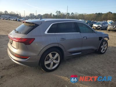Trzecie zdjęcie samochodu z tyłu: 2019 AUDI E-TRON PRESTIGE VIN:WA1VAAGE6KB015517 - miniatura