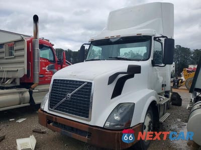 Drugie zdjęcie samochodu z przodu: 2015 VOLVO VNL SEMI TRUCK VIN:4V4N19TG6FN922790 - miniatura