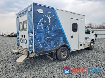 Trzecie zdjęcie samochodu z tyłu: 2022 FORD ECONOLINE E350 SUPER DUTY CUTAWAY VAN VIN:1FDWE3FN2NDC22003 - miniatura