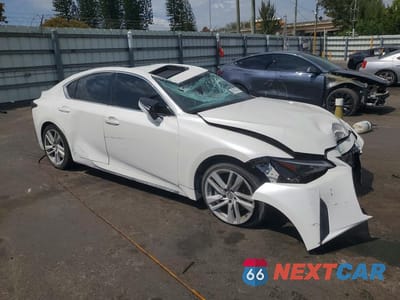 Czwarte zdjęcie samochodu z boku: 2024 LEXUS IS 300 BASE VIN:JTHCA1D28R5132725 - miniatura