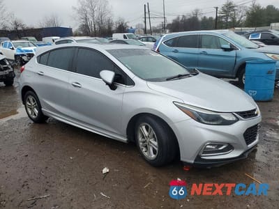 Czwarte zdjęcie samochodu z boku: 2017 CHEVROLET CRUZE LT VIN:3G1BE6SM8HS512714 - miniatura