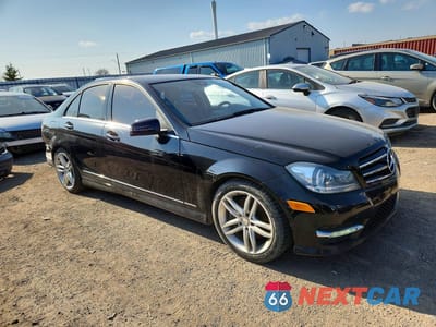 Czwarte zdjęcie samochodu z boku: 2014 MERCEDES-BENZ C 300 4MATIC VIN:WDDGF8ABXEA944262 - miniatura