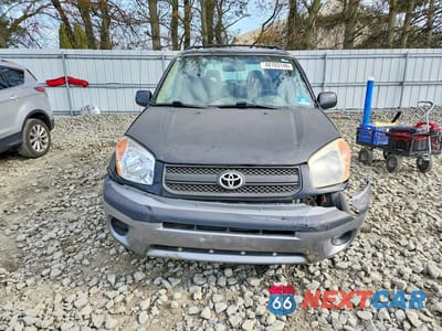 Piąte zdjęcie samochodu w środku: 2004 TOYOTA RAV4 BASE VIN:JTEHD20V646014420 - miniatura