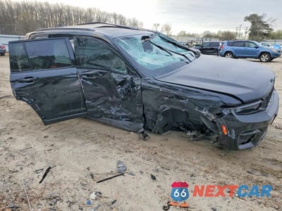 Czwarte zdjęcie samochodu z boku: 2025 JEEP GRAND CHEROKEE LAREDO VIN:1C4RJGAG8SC338451 - miniatura