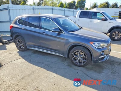 Czwarte zdjęcie samochodu z boku: 2017 BMW X1 XDRIVE28I VIN:WBXHT3Z3XH4A53730 - miniatura