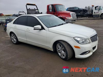 Czwarte zdjęcie samochodu z boku: 2012 MERCEDES-BENZ C 300 4MATIC VIN:WDDGF8BBXCR226210 - miniatura